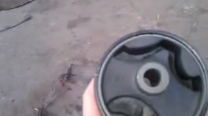 Как правильно установить переднюю подушку двигателя на Мазда 323F BG
