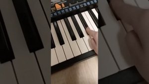 Как играть в музыкальную тему из цифрового цирка на пианино