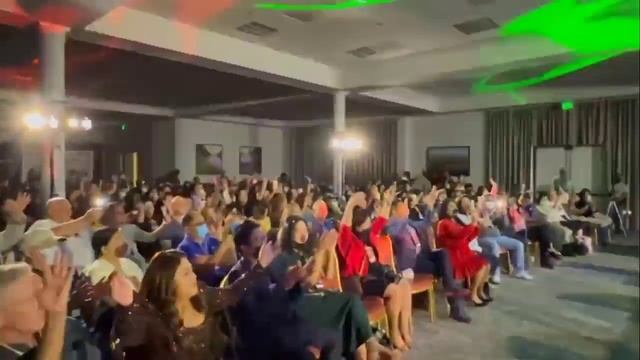 Marcelito Pomoy sings Pasayawa Ko Day @ Sacramento Sold Out Concert смотреть онлайн