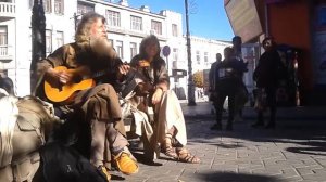 СмотретьВСЕМ!!! Симферополь Сегодня Иностранные хиппи в центре Симферополя