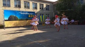 Подростковый танцевальный коллектив .