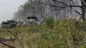 ????Два БТР-82 ведут бой в лесополосе под артиллерийским обстрелом.