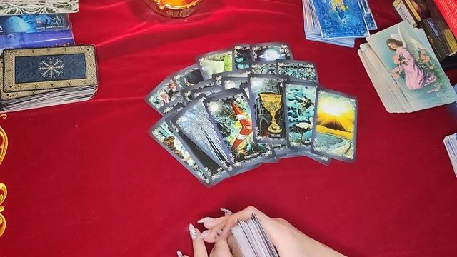 ВСЕЛЕННАЯ ВАМ ПРИГОТОВИЛА ПОДАРКИ НА СВЕТЛЫЙ ПРАЗДНИК смотреть онлайн