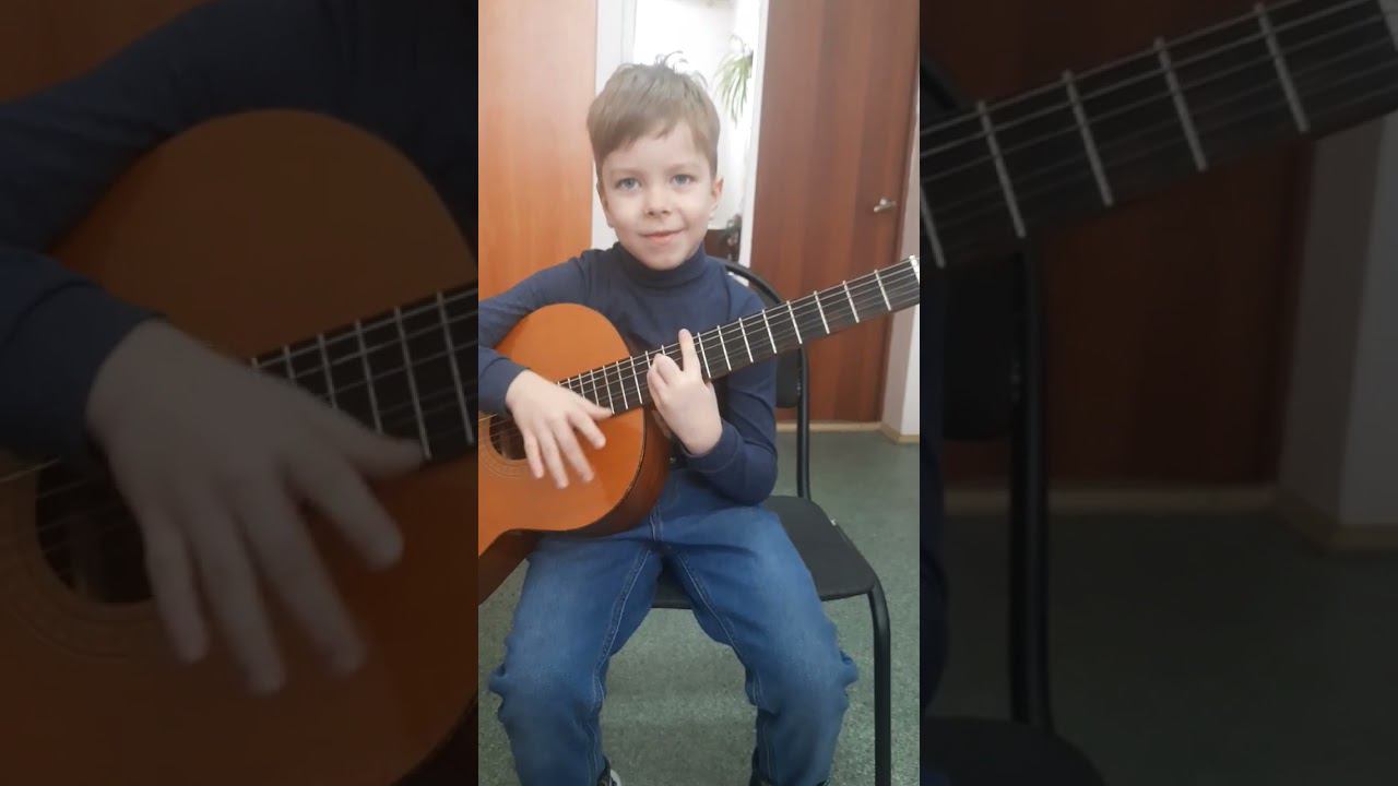 игра на гитаре . шаблон аккорда F смотреть онлайн