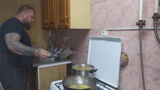 Паста с морепродуктами,кальмарами,мидиями,осьминогами и креветками. Не судите строго,я не повар!???