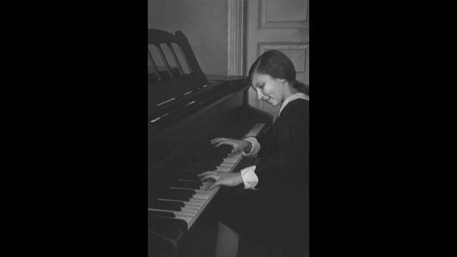 Bella Davidovich plays Chopin Mazurka op. 30 no. 3 & 2 etudes - 1950 смотреть онлайн