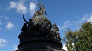 Памятник «Тысячелетие России» в Великом Новгороде. экскурсовод