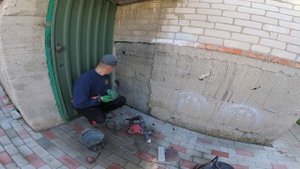 ремонт  фундамента дома..как прибить сетку  на стенку  для декоративного камня мастер  класс