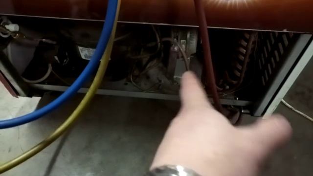 Устранение утечки в холодильнике холодной сваркой, клеем.