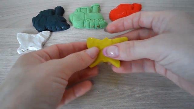 УЧИМ ЦВЕТА ЛЕПИМ БАБОЧЕК ИЗ КИНЕТИЧЕСКОГО ПЕСКА смотреть онлайн