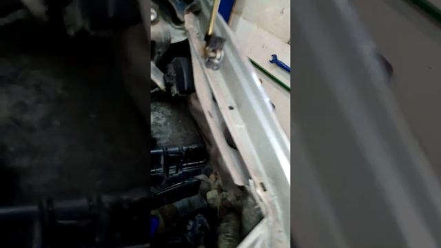 Toyota Noah. Ремонт. Небольшой удар в перед часть 1 смотреть онлайн