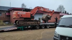 28 октября 2022 г. Загрузка экскаватора на трал . Перевозка .
