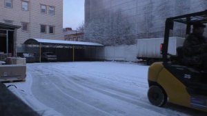 Уборка снега вилочным погрузчиком