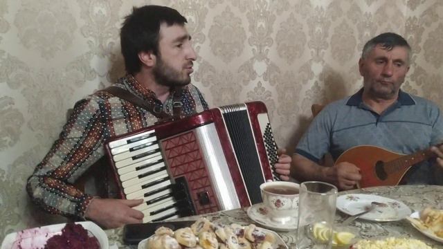 Аварские песни поёт Магомед Шамсудинов