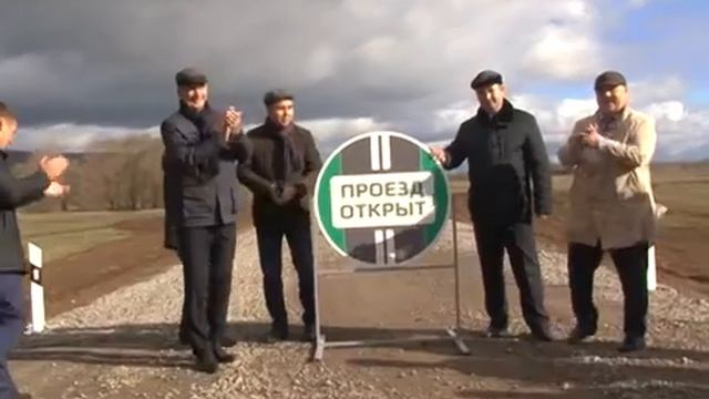 4300 метров щебеночно- песчаной смеси уложенных на старую грунтовку
