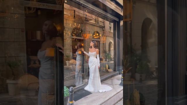 Эффектное силуэтное свадебное платье смотреть онлайн