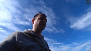 Семейный отдых. Армянин жарит шашлык, я ловлю и жарю рыбу. А ещё мне лодку привезли. Архив HomeVide