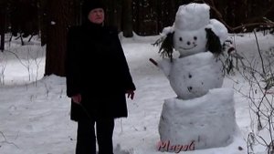 Пряха. В низенькой светелке огонек горит. Народная песня.
