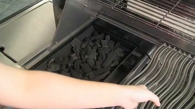 Использование угольного лотка на газовых грилях Napoleon® смотреть онлайн