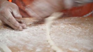 Корейская уличная еда - Удивительные навыки корейского крученого пончика Мастер