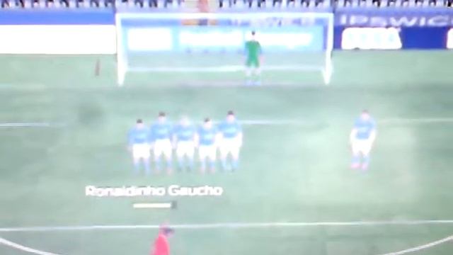 Футбол менеджер карьера тренира за МЮ купил Роналдиньо ему 36 а все еще в топе смотреть онлайн