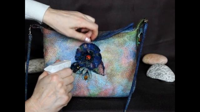 Как ухаживать за войлочной сумкой.