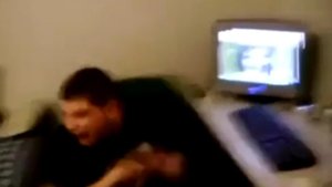 Как люди пугаются страшных видео!