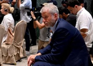 Зачем Абрамович пытался стать посредником между Россией и Украиной | новости сегодня