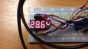 термометр внешней и внутренней температуры + вольтметр бортовой сети.