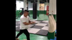 Минхэ Цюань, работа с девайсами в школе Ю Шифу.Minghe Quan, working with devices at Yu Shifu School