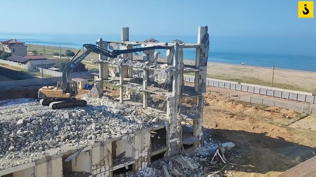 Демонтаж недостроенного курортного комплекса. Неопубликованные кадры. Прибрежное, Саки, август 2023