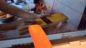 Тёрка для корейской морковки