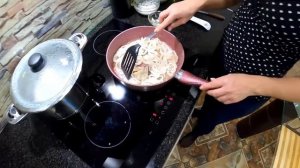 паста с креветками и кальмарами в сливках на сытный ужин