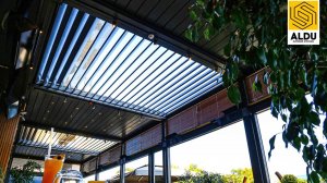Биоклиматическая пергола ALDU Sunglo W Остекление ALDU Horizon. Кафе на крыше.