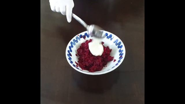 Закусочные мини- бутерброды со скумбрией и свёклой. Потрясающе вкусные и красивые.
