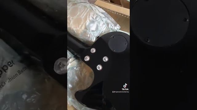 Unboxing de mi nueva Epiphone Les Paul Studio LT Pt. 3 смотреть онлайн