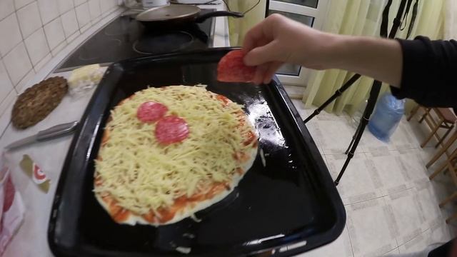 Приготовил пиццу пепперони. Pizza смотреть онлайн