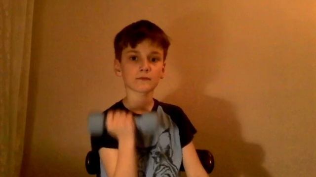 Сегодня я вам покажу как накачать кисти рук и бицепс! смотреть онлайн