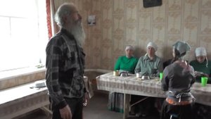 На завтрак - 50%, на обед - 30%, на ужин - 20%. Завтрак в 8-00, обед в 14, ужин - в 19.