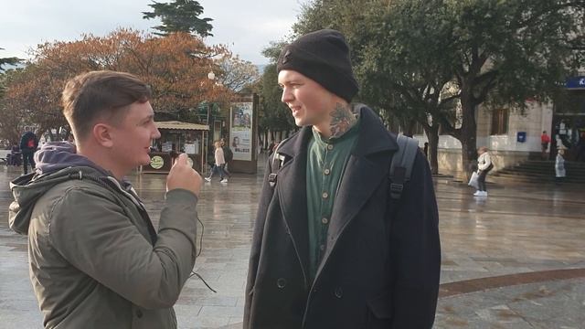 Сколько денег должен зарабатывать мужчина? Опрос. Ялта смотреть онлайн