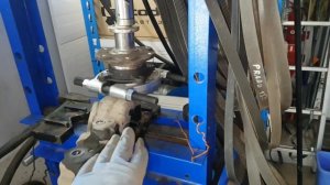 Land Cruiser 200. Замена сайлентблоков передних рычагов. Черновики.