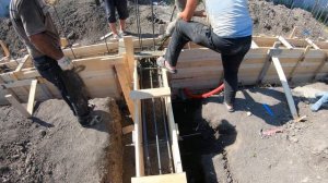 7 х. Воскресенский. Анапа. Заливка цоколя таврового ленточного фундамента (часть 1).