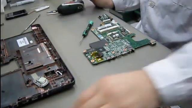 Разбор и чистка системы охлаждения ноутбука HP 630 смотреть онлайн