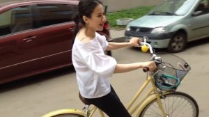 Ира учится ездить на велосипеде!