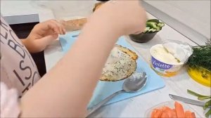 Вкусные блинчики с начинкой со сливочным сыром и кетой