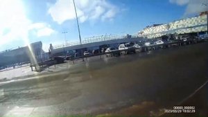 5 минут пешком от парковки D2 до терминала