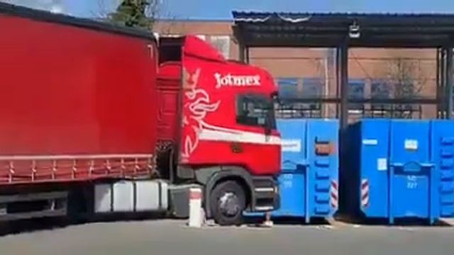 Глупый водитель портит грузовик SCANIA / The stupid driver spoils the SCANIA truck