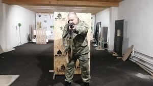 Хват автомата и пистолета при стрельбе из фронтальной изготовки