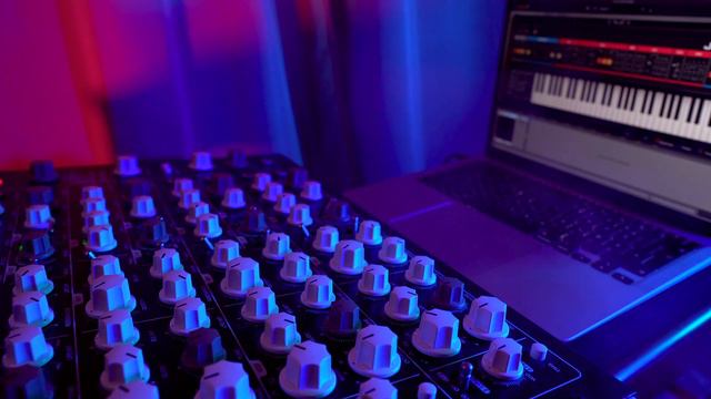 Jannis Le Wolff - Talmoi (Vermona Perfourmer Mk2 + Arturia DX7 + Jun-6) смотреть онлайн