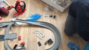 Открываем и играем: Автодром Флорида и Тачки мертвая петля | Disney Pixar Cars